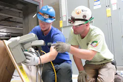 A Faith Technologies’ journeyman mentors a new employee on safety as a part of the company’s Short Service Employee (SSE) program. A Faith Technologies’ journeyman mentors a new employee on safety as a part of the company’s Short Service Employee (SSE) program.