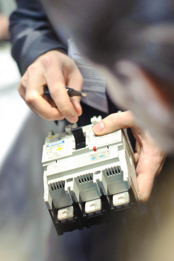 molded case circuit breaker