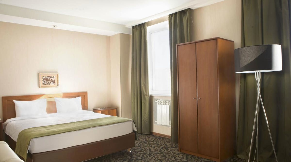 Ecmweb 18400 Hotel Room