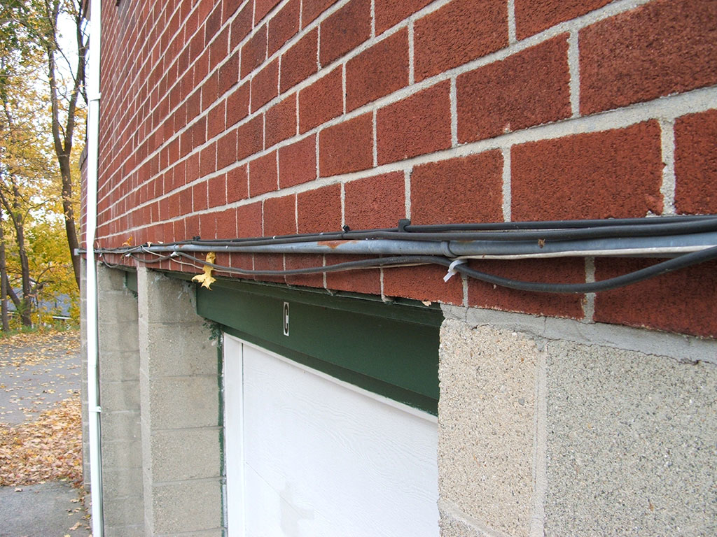 What's Wrong Here? Communications breakdown