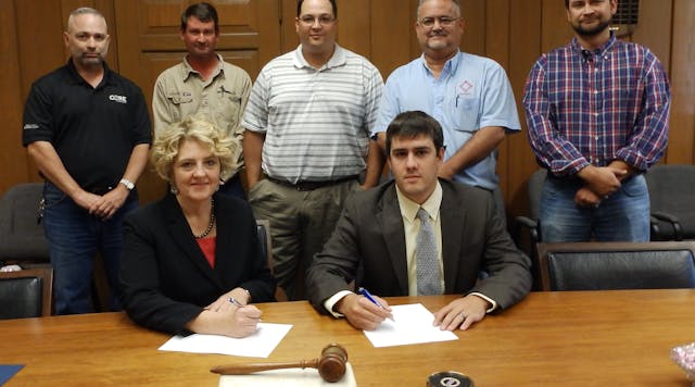 Dorinda Folse (front left), area director in Baton Rouge for the U.S. Department of Labor&apos;s Occupational Safety and Health Administration, and Michael Demouy (front right), manager, Louisiana Associated General Contractors, renewed a commitment to help keep workers safe.