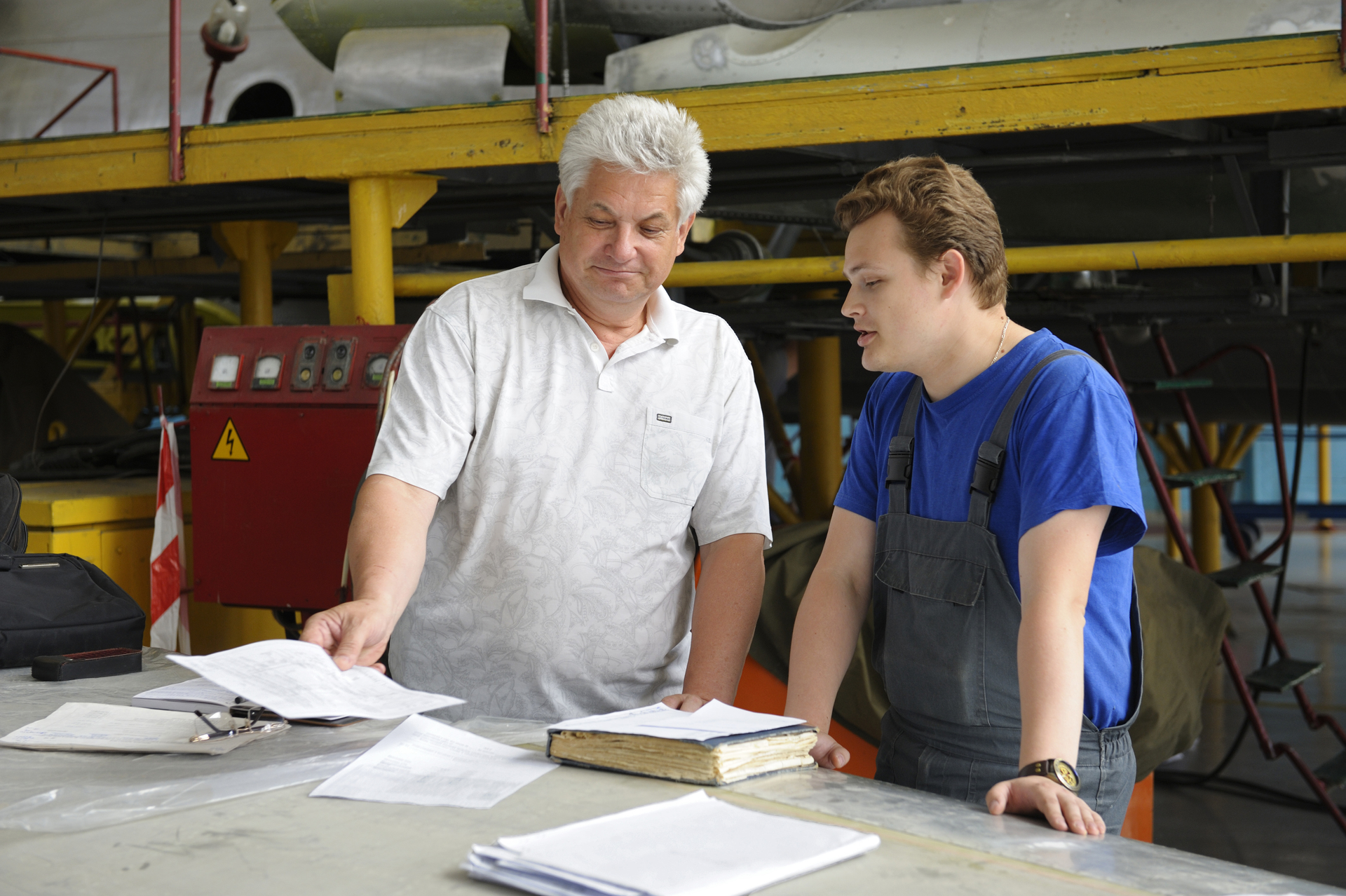 Engineer And Tech At The Plant Yurii Zushchyk Dreamstime Xxl 186993149 5f16f93d36d9a