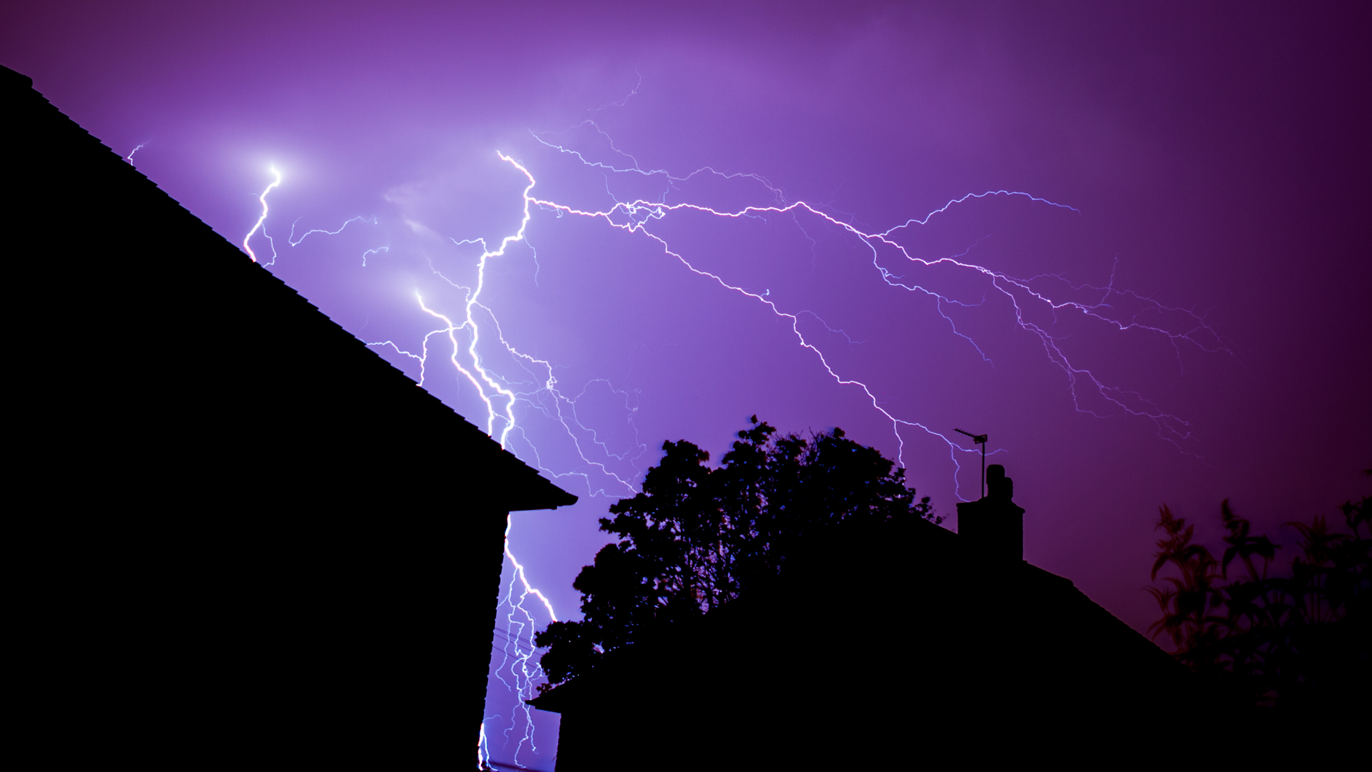 Lightning &copy; Brett Critchley Dreamstime com