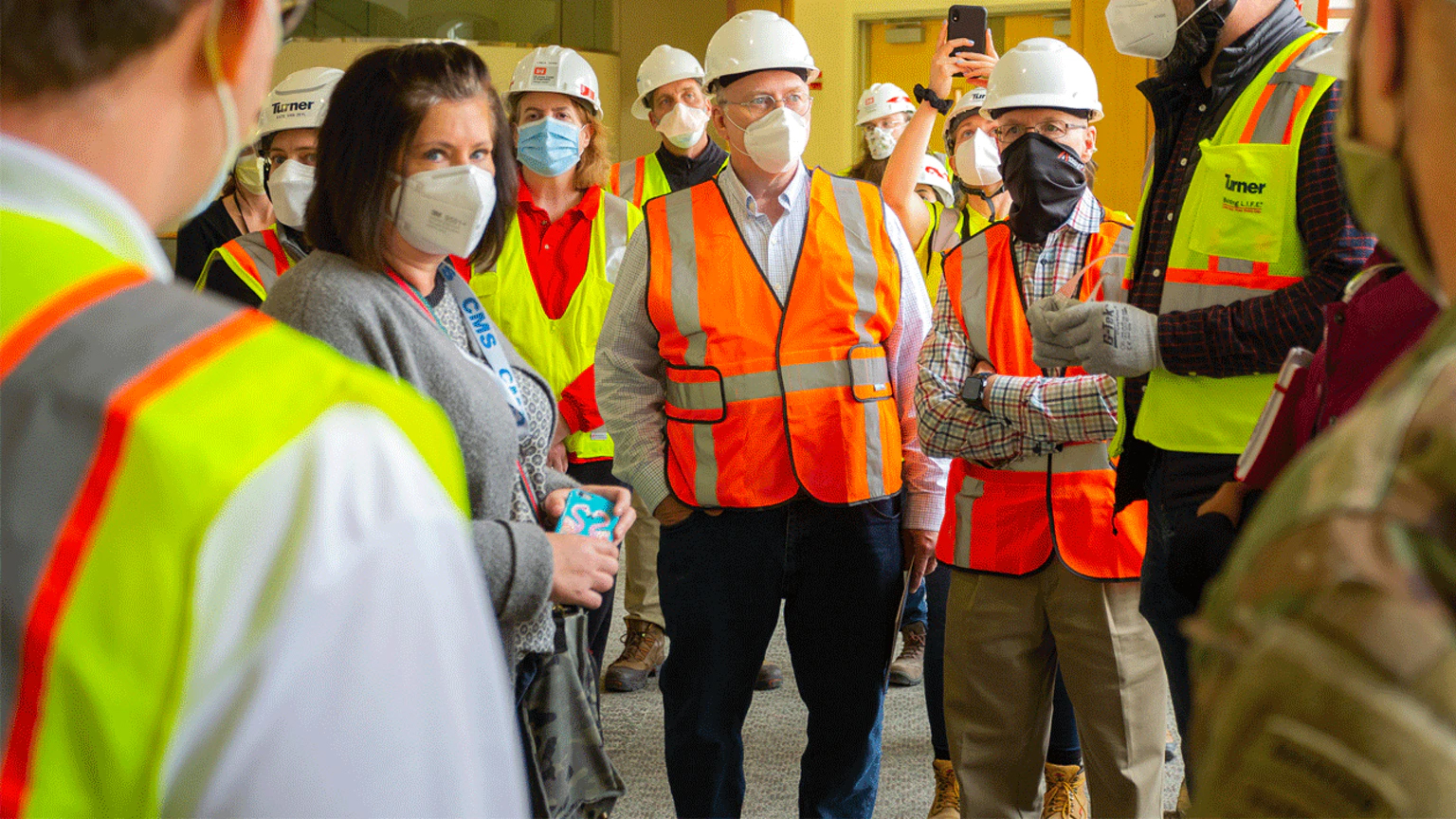 Construction Workers Wearing Masks During Covid 19 5f6ccb7d84f9e
