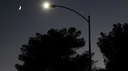 Getty120301791streetlightmoon600