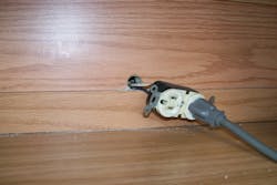 Photo 12. Apparently, the installer didn’t have a box to cut in. Photo 12. Apparently, the installer didn’t have a box to cut in.