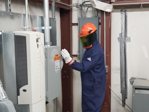 Operating a 480VAC disconnect switch requires a risk assessment be performed to determine if arc plash PPE is required.