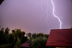 Id 175417151 © Raul Coca Dreamstime comlightning