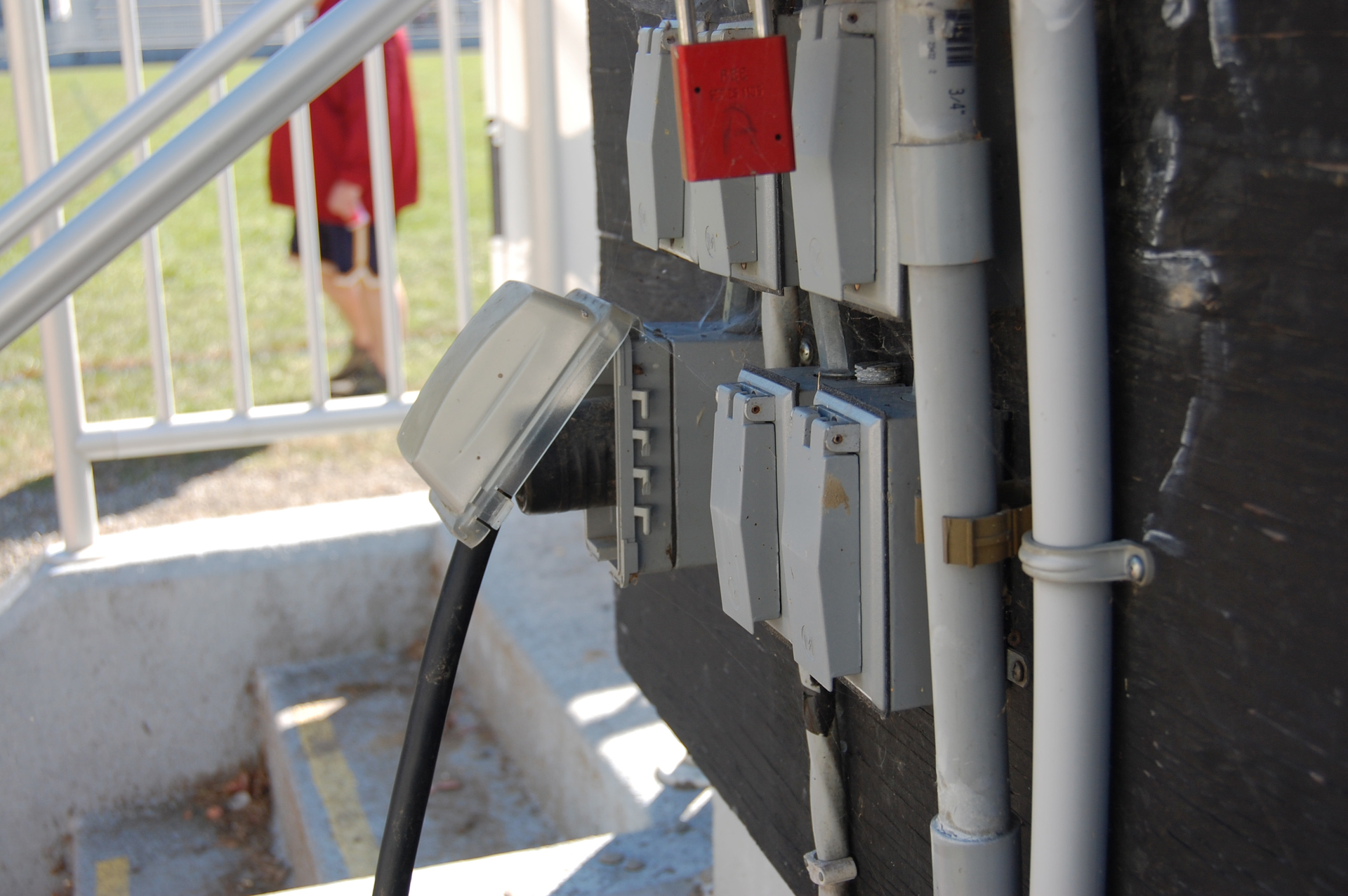 Outdoor receptacle outlet