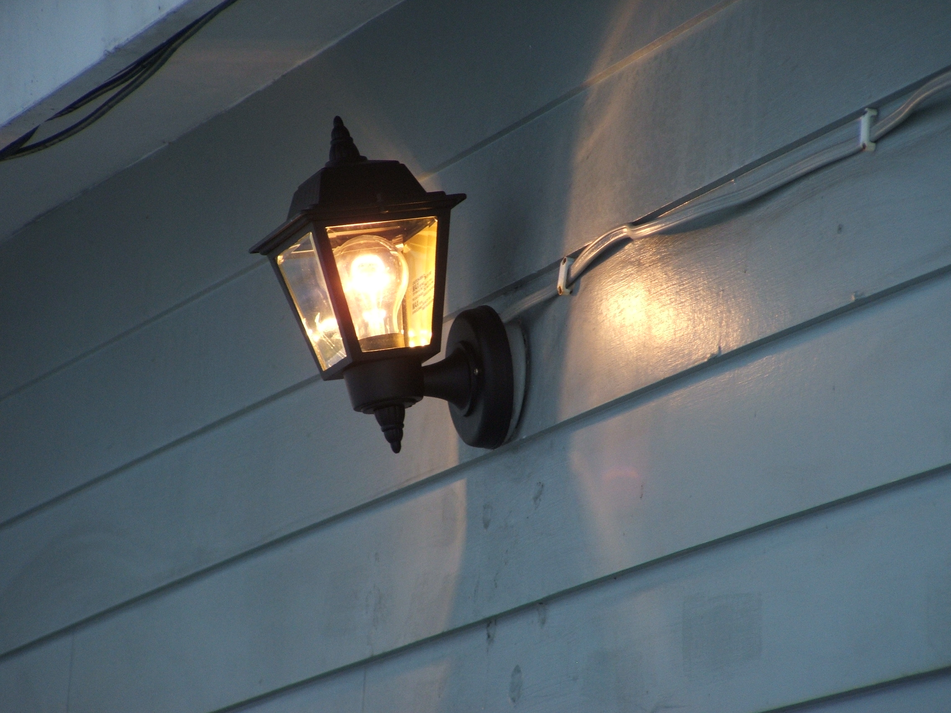 UF cable sandwiched between luminaire canopy and pancake-style box