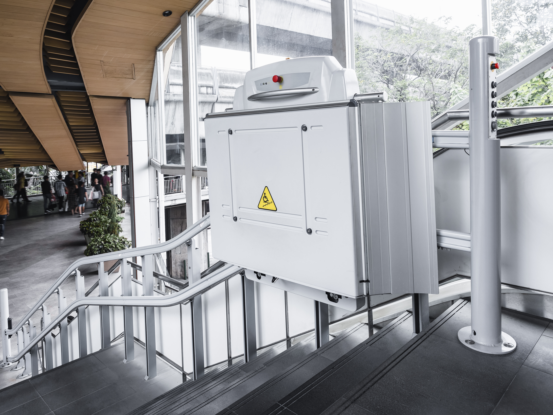 Wheelchairlift Id 152096571 Teerawat Winyarat Dreamstime com 637e398f5da86