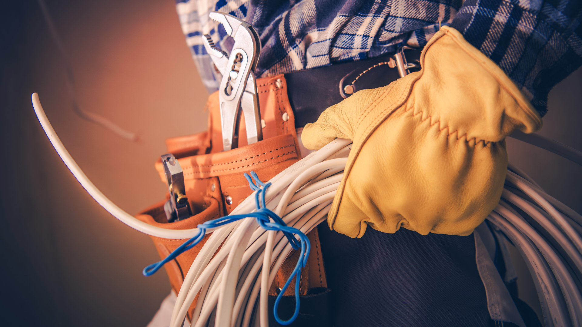https://img.ecmweb.com/files/base/ebm/ecmweb/image/2022/12/Electrician_with_Cable.639c8c69b90b8.png?auto=format%2Ccompress&w=320