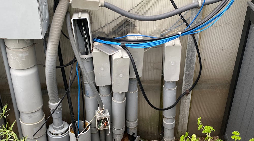 installation with missing covers from the junction box and PVC conduit body