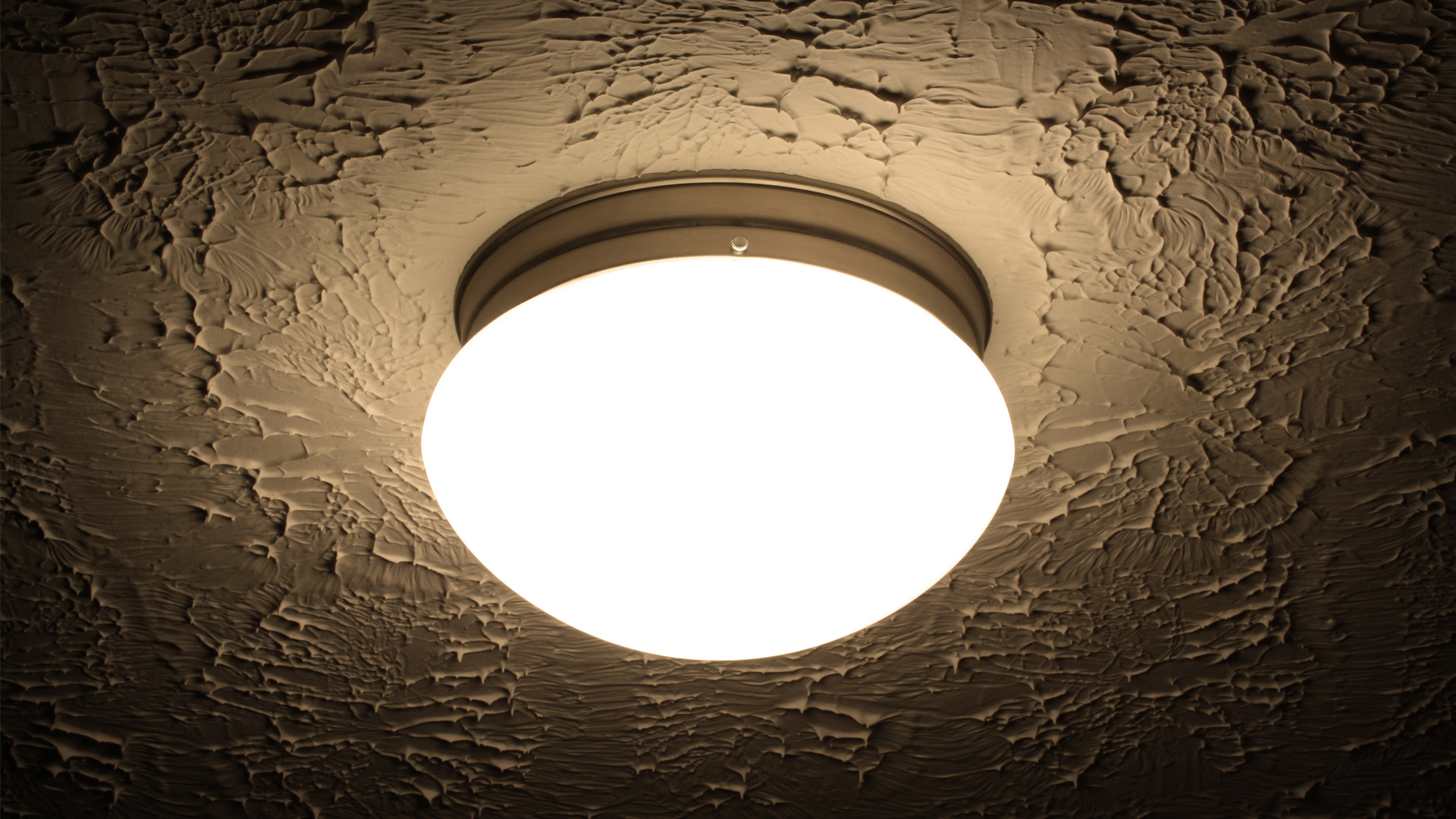 luminaire on ceiling