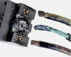 Photo 3. Loose connection damage Photo 3. Loose connection damage