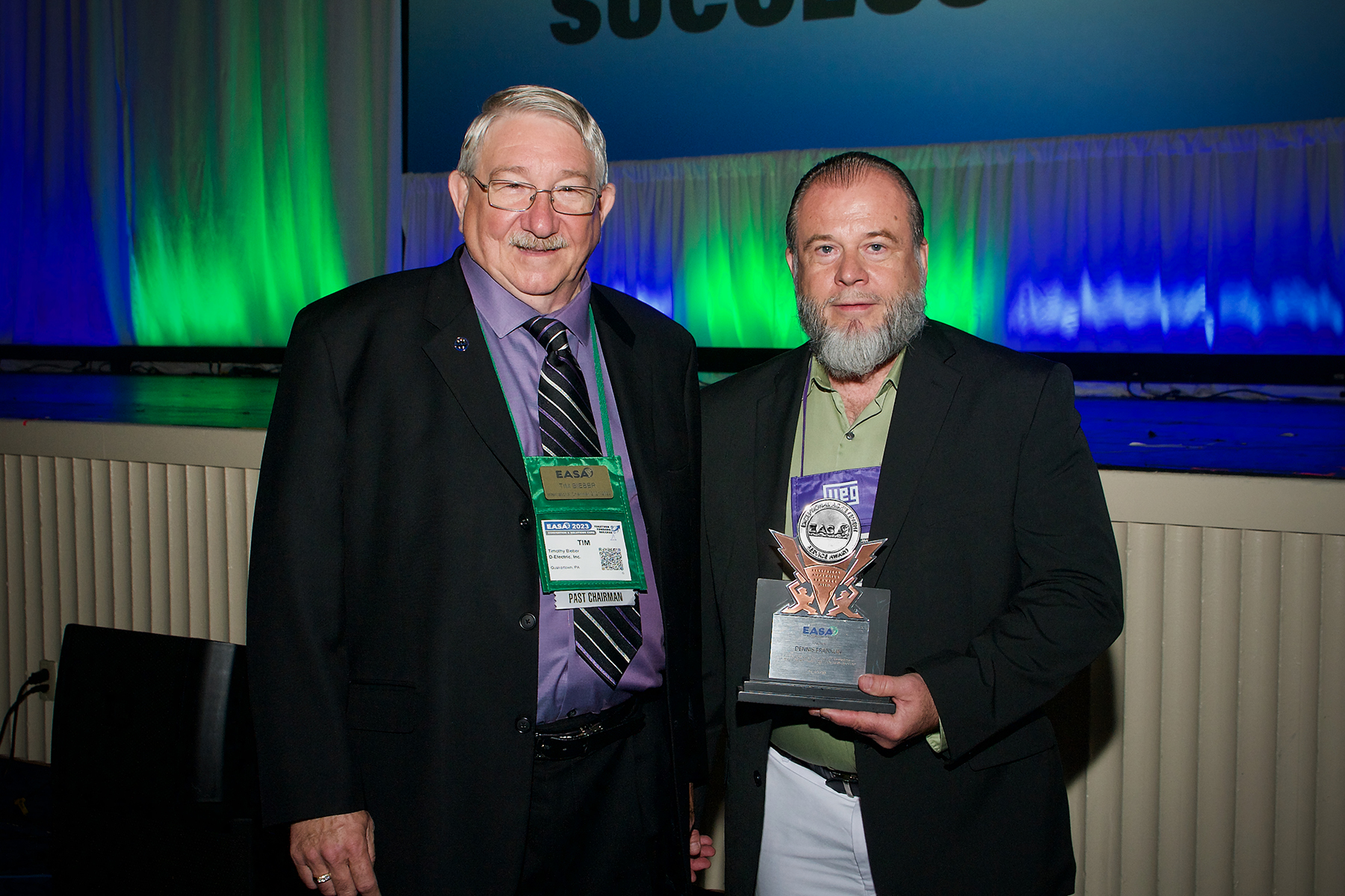Past EASA Chairman Tim Bieber (left) presents EASA's 2023 Exceptional Achievement Service Award to Dennis Franklin.