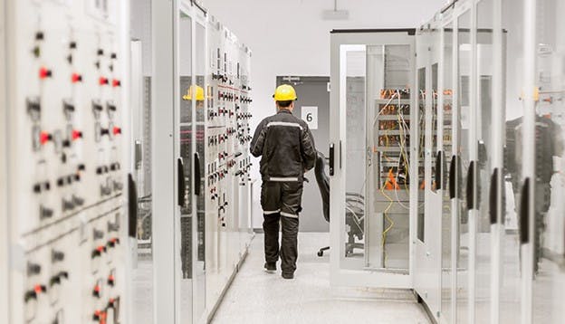 655bae4cd4d462001eff4e5a Lone Construction Worker