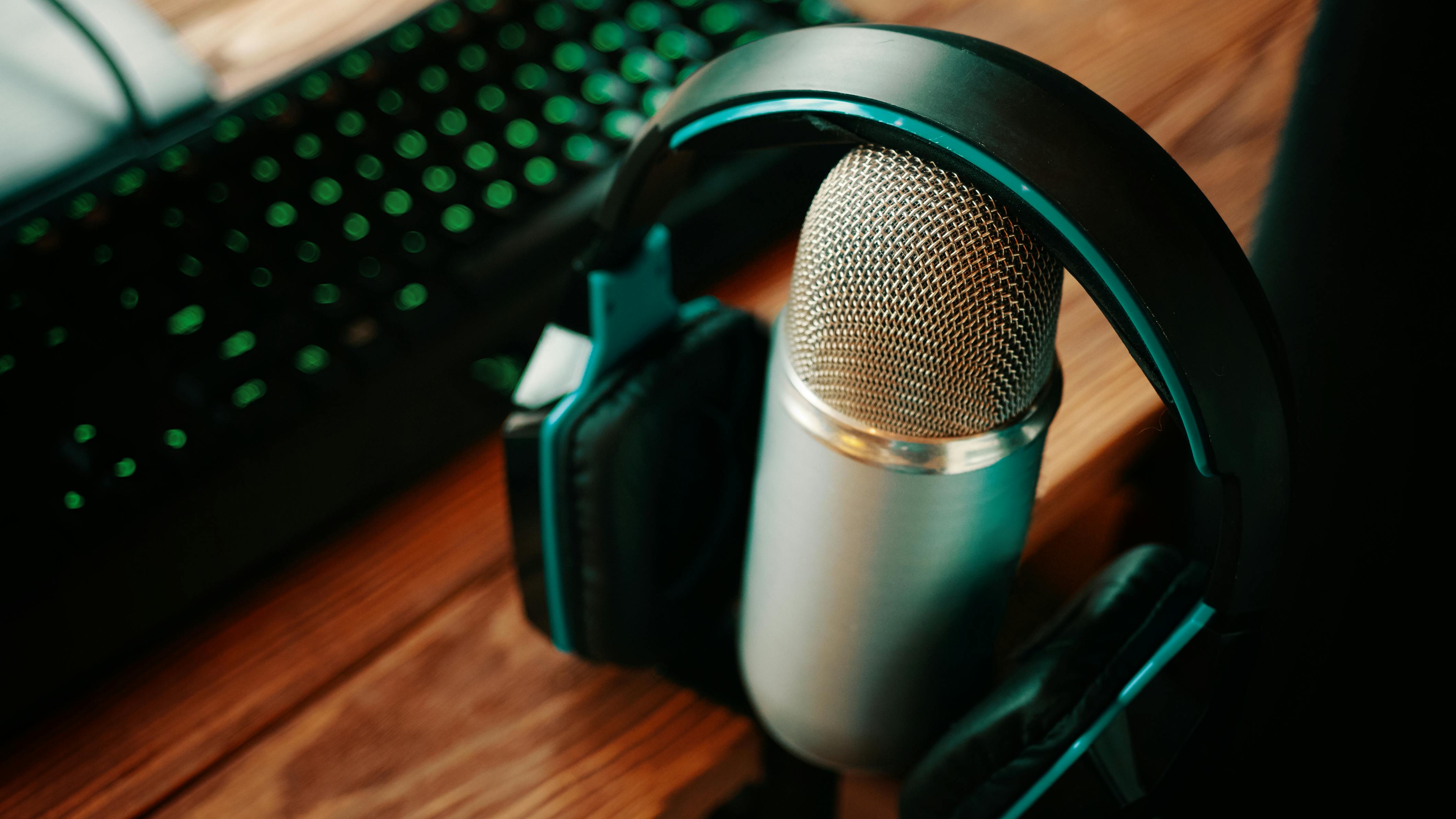 podcast mic and headphones