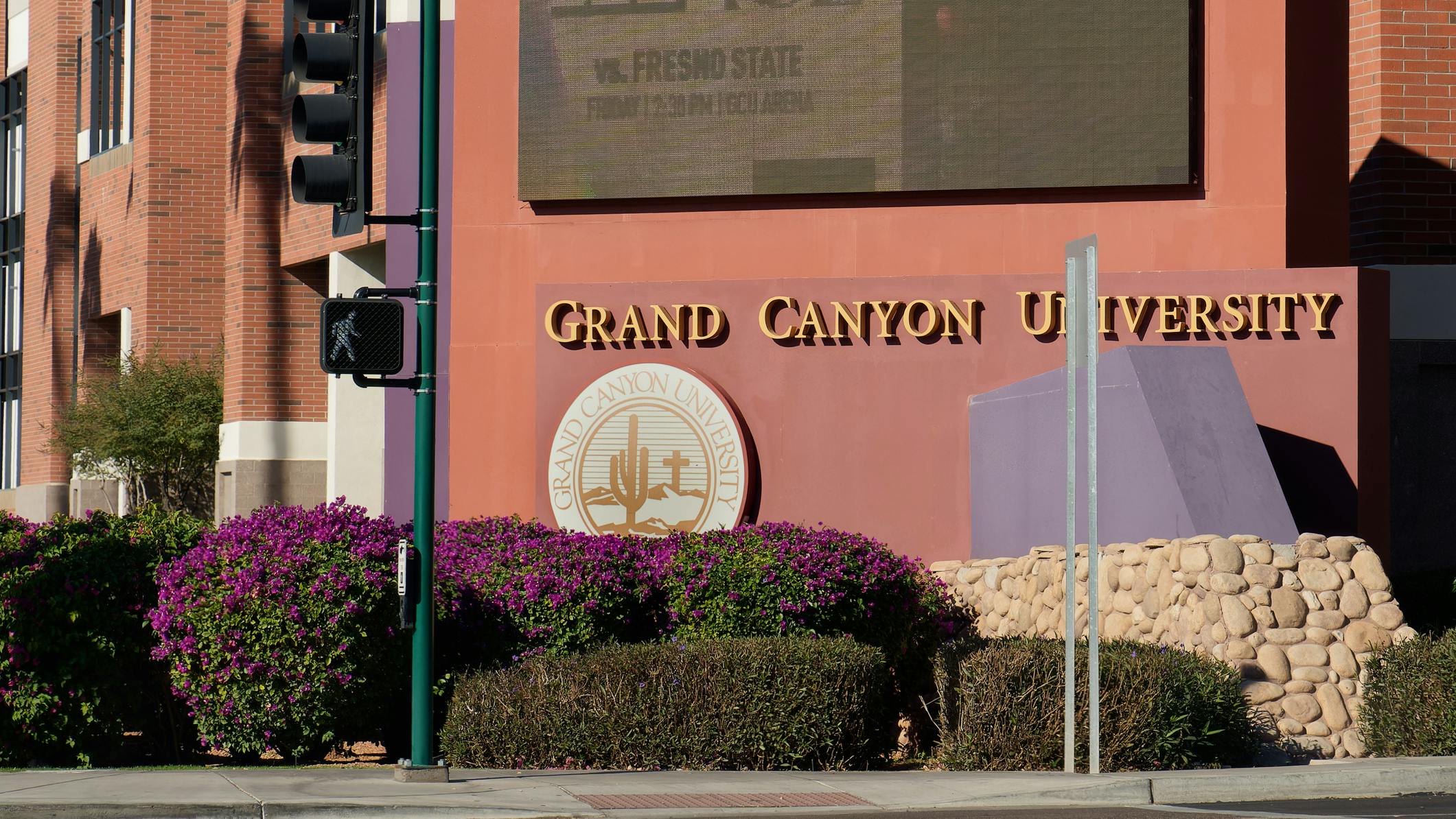 dreamstime_m_302071070