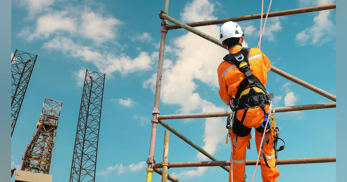 Scaffold In Use Six Steps for Safe Scaffolding Use | EC&M