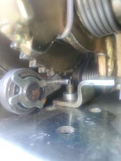 Photo 3. Mechanism failure Photo 3. Mechanism failure