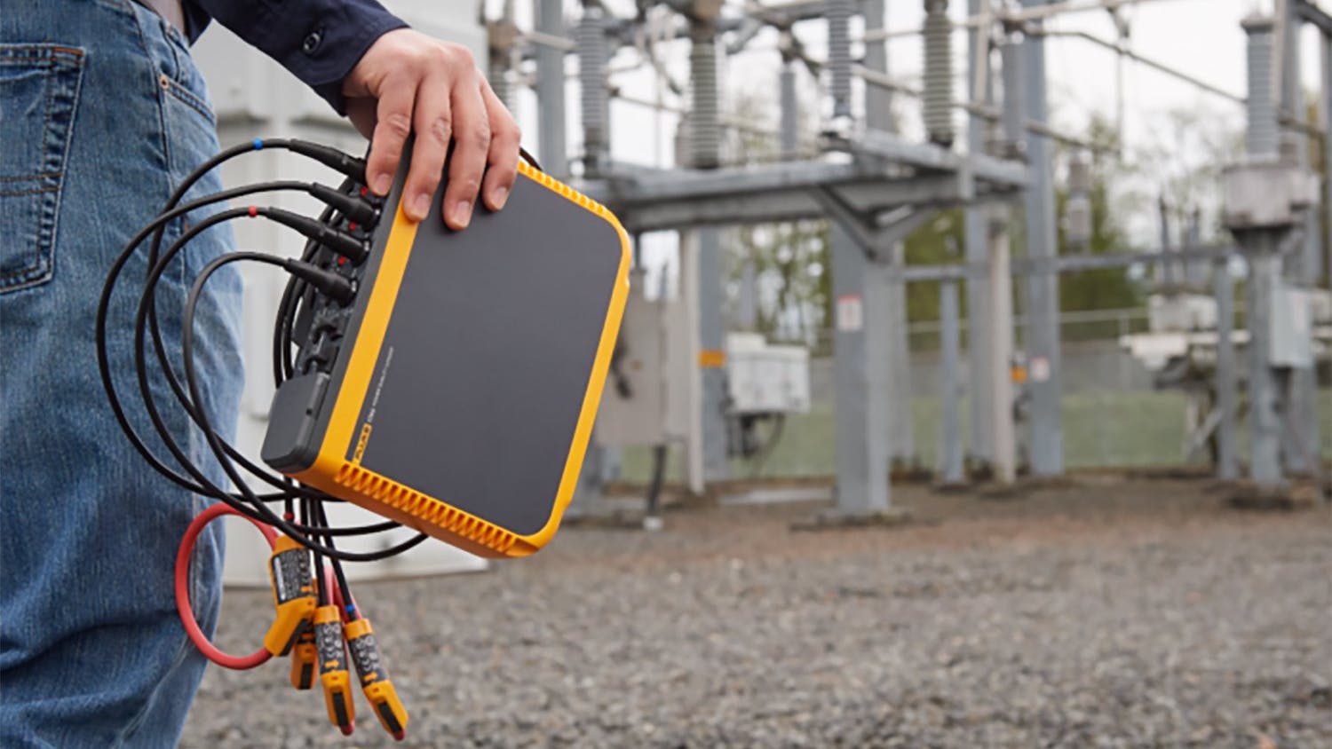 Connecting a power quality logger