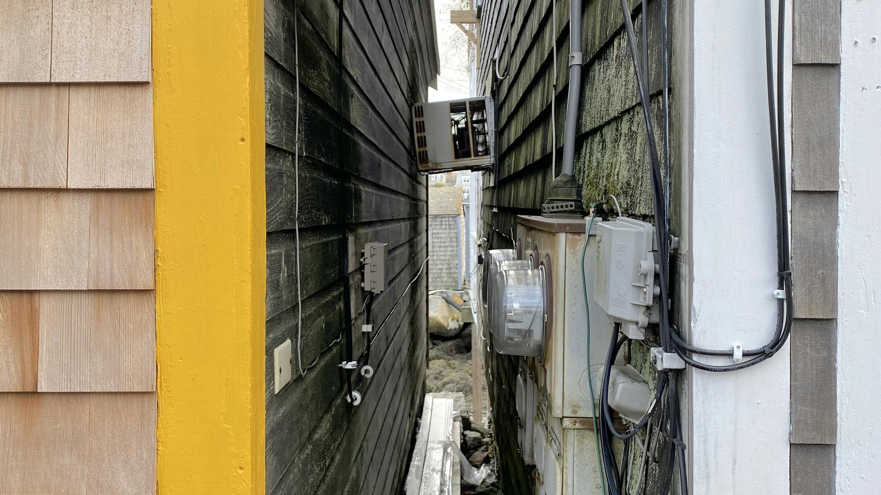 6759dee5ee5c91bd30e23331 Code Watch 1