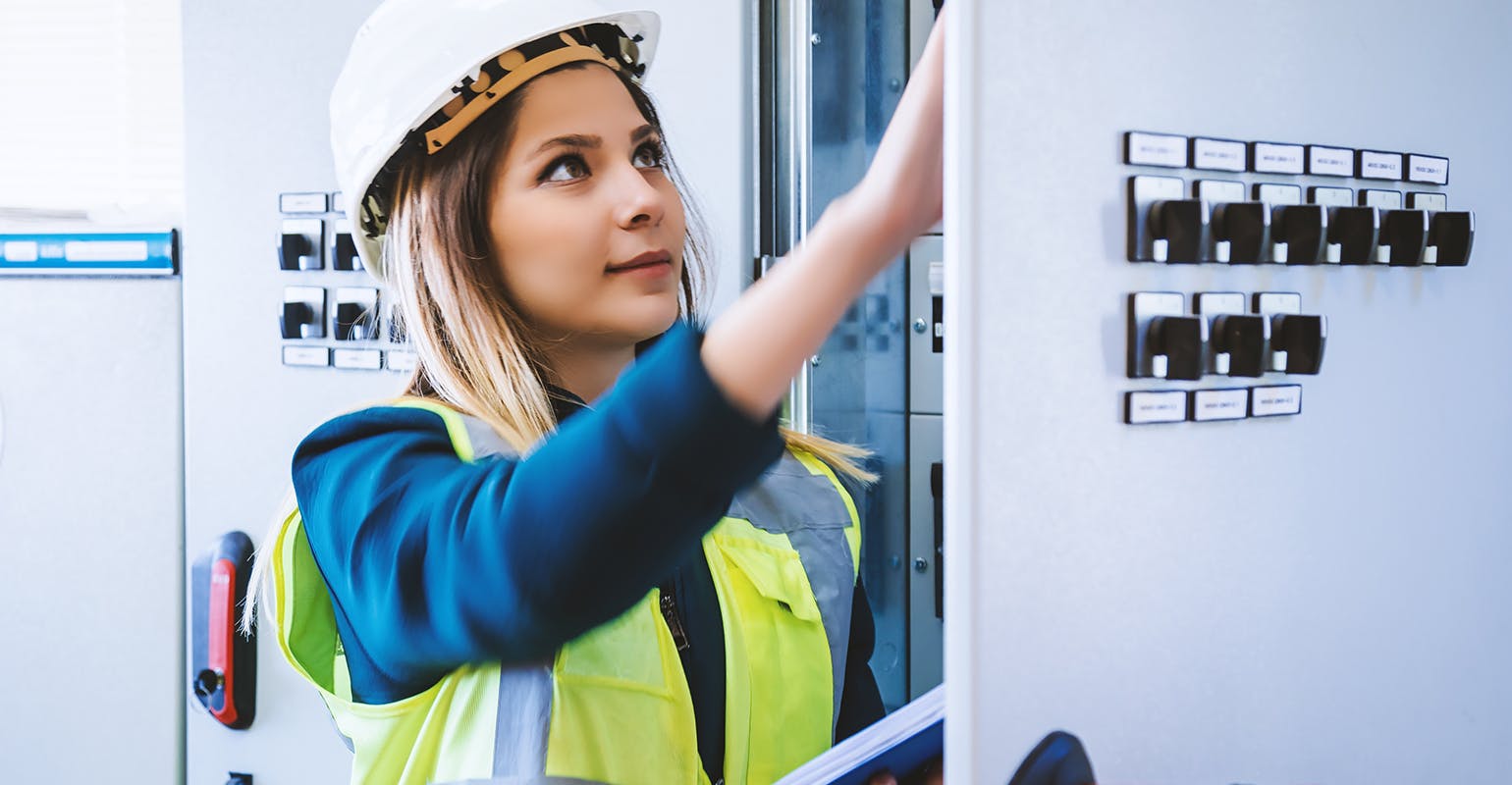 67856ba7f684083990193d3a Woman Engineer 1540x800px 1