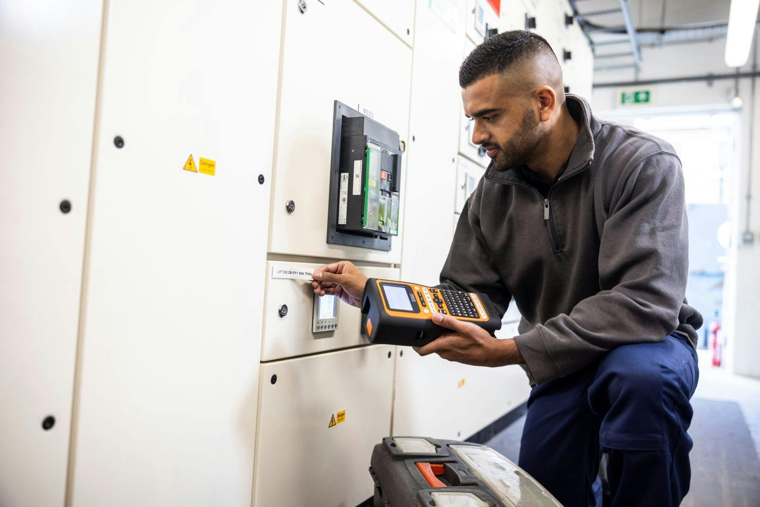 67cb6876d88abc3f7c9ade03 Ptouchedge560510applylabelcabinet1500px 1