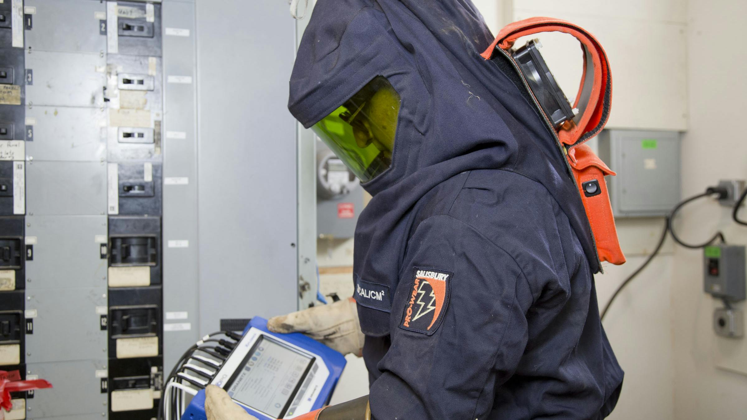 69120b875608cc7cafe34c58 Arcflashsuit01 1