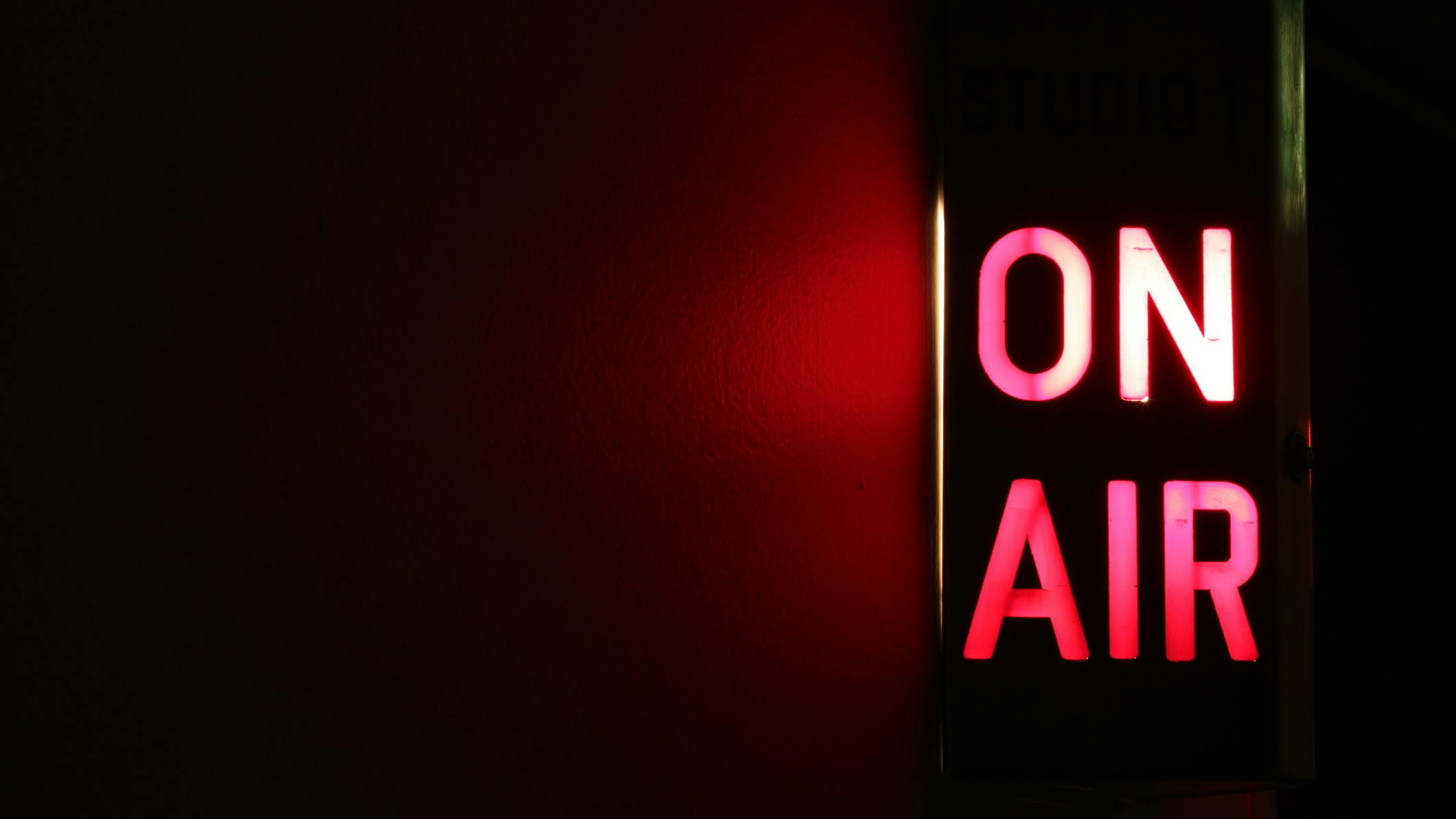 Illuminated sign that says 'On Air'