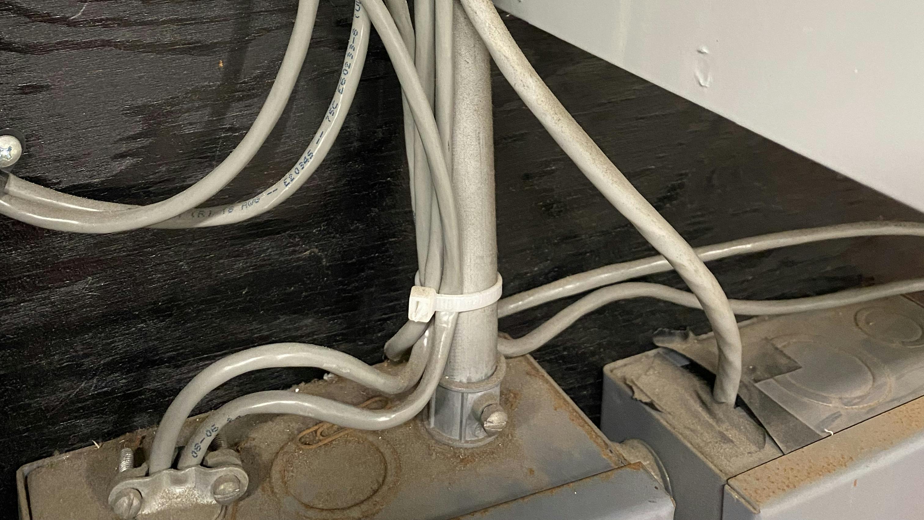 6939dabead1ee17a8a9a9b5c Code Watch1