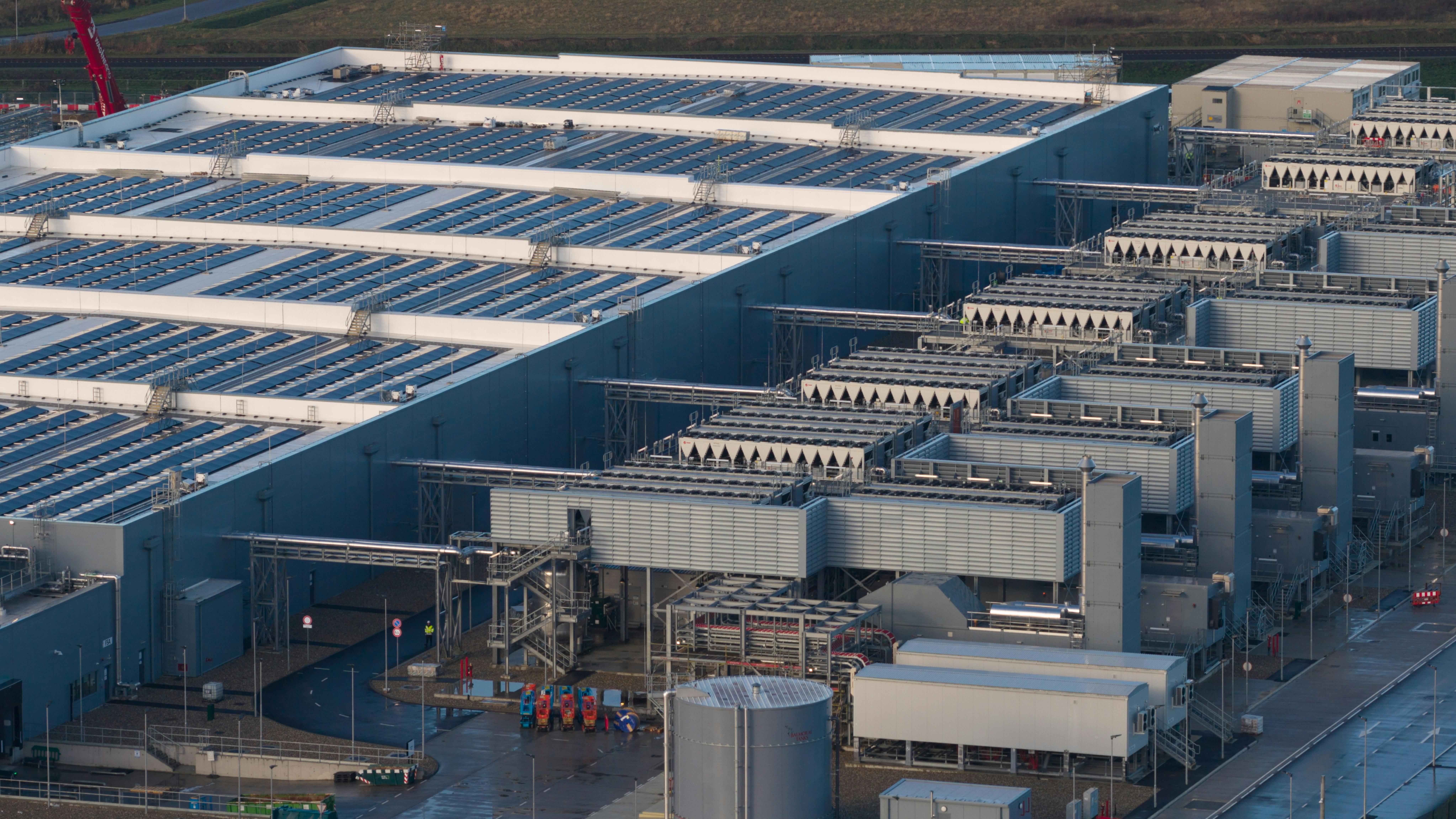 dreamstime_xxl_432827586